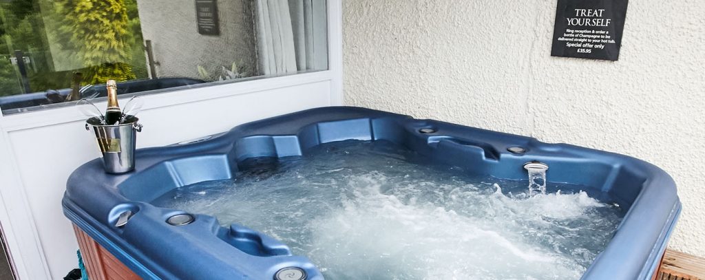 Lake Suite Hot Tub